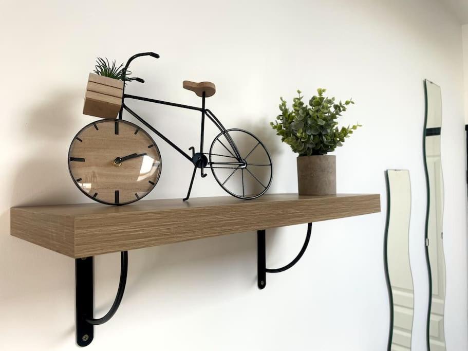 Charme Urbain Sous Les Toits-Terrasse/Clim/Parking Apartment Beziers Luaran gambar