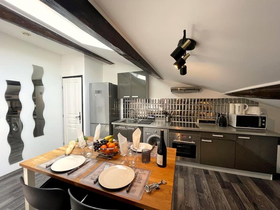 Charme Urbain Sous Les Toits-Terrasse/Clim/Parking Apartment Beziers Luaran gambar