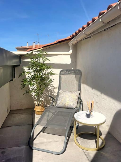 Charme Urbain Sous Les Toits-Terrasse/Clim/Parking Apartment Beziers Luaran gambar