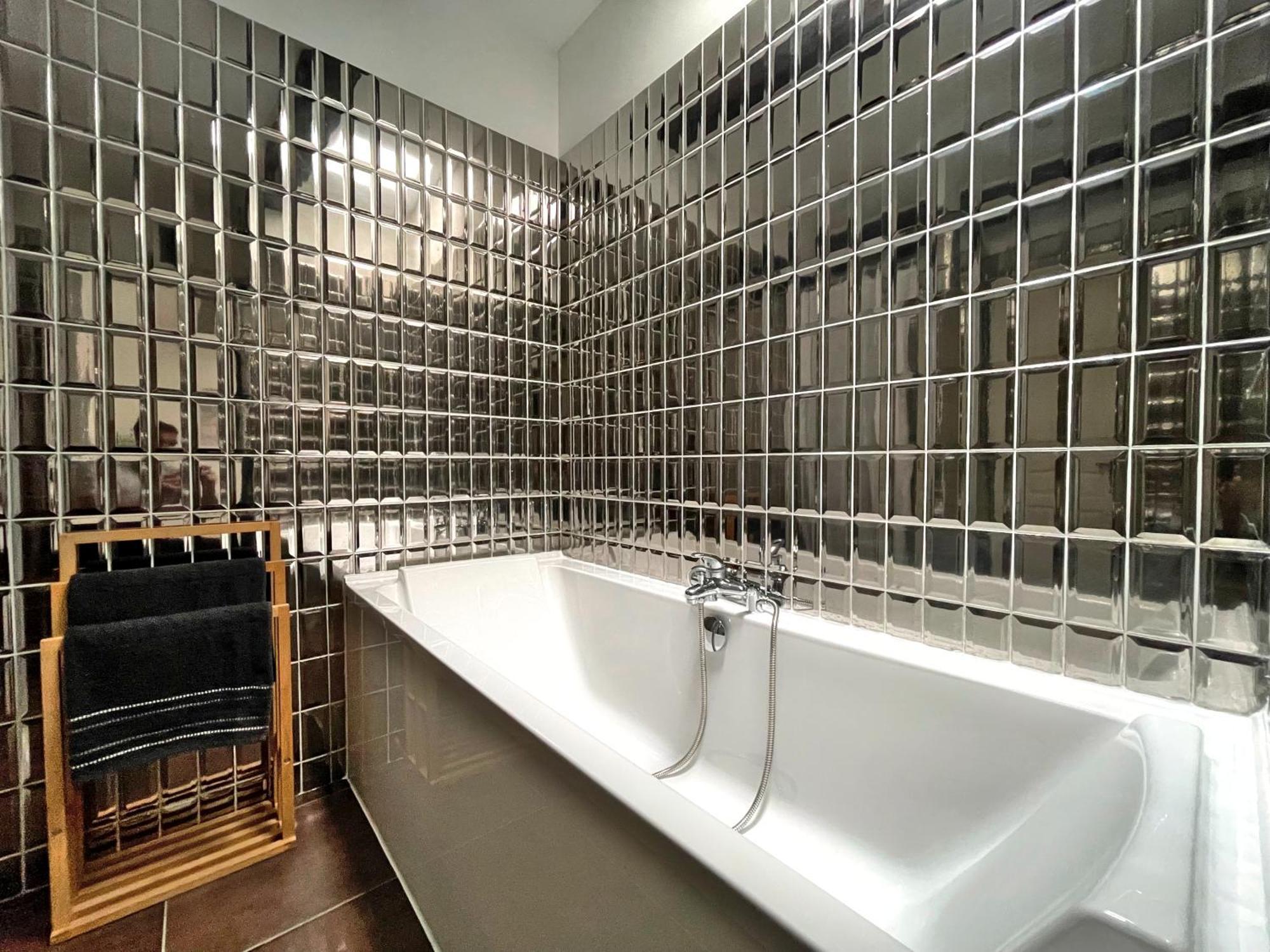 Charme Urbain Sous Les Toits-Terrasse/Clim/Parking Apartment Beziers Luaran gambar